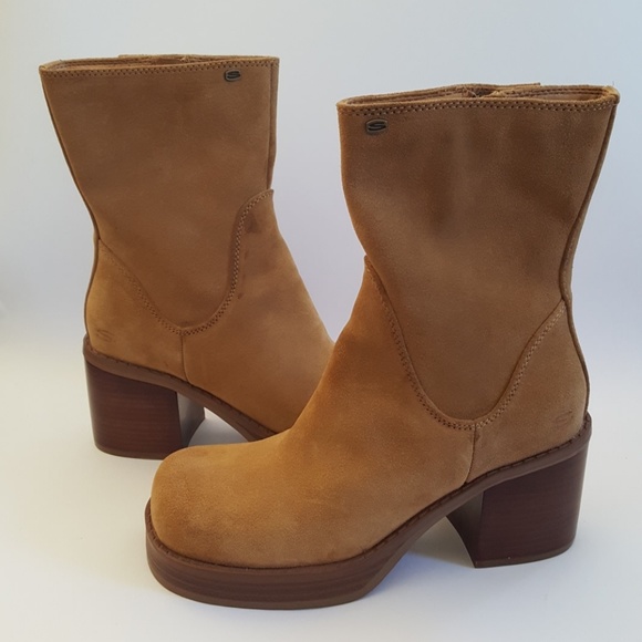 tan skechers boots